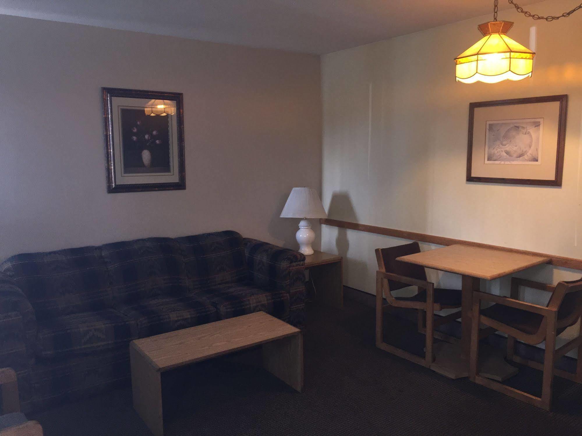 פורט אלברני Tyee Village Motel מראה חיצוני תמונה