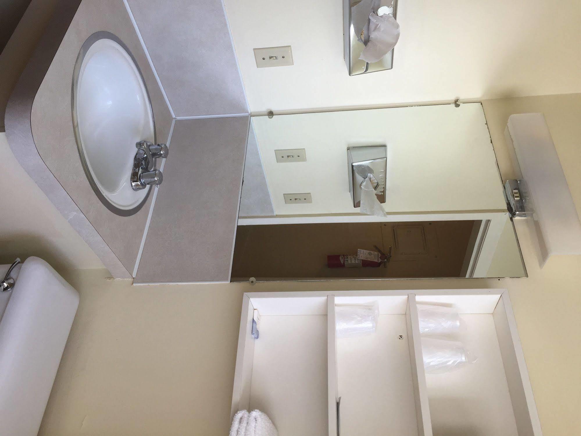 פורט אלברני Tyee Village Motel מראה חיצוני תמונה